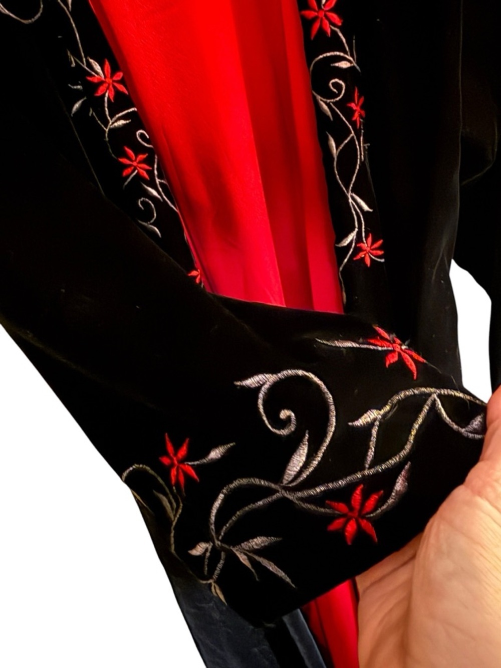 NWT-Victoria’s Secret Collection Velvet Robe Black Red Embroidered Long Belted M - Picture 5 of 11